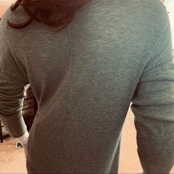 LUCY & LAUREL Sage Green Top size M - Picture 6 of 14